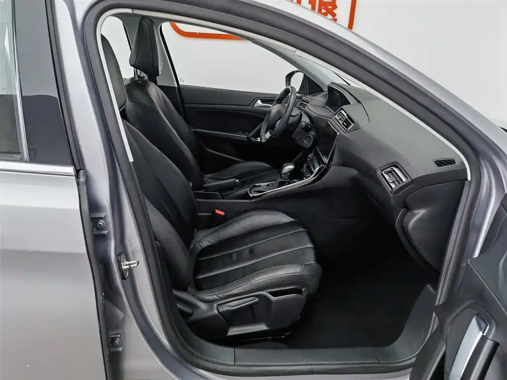 Peugeot 308 2016 230THP Automatic Luxury фото 23