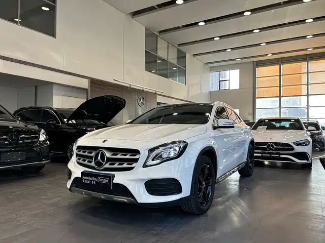 MERCEDES-BENZ GLA