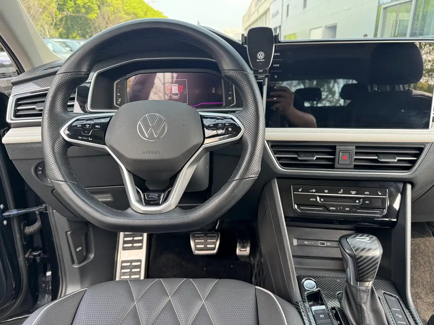 Volkswagen Tiguan L 2022 330TSI Auto 2WD R-Line Premium Edition фото 10