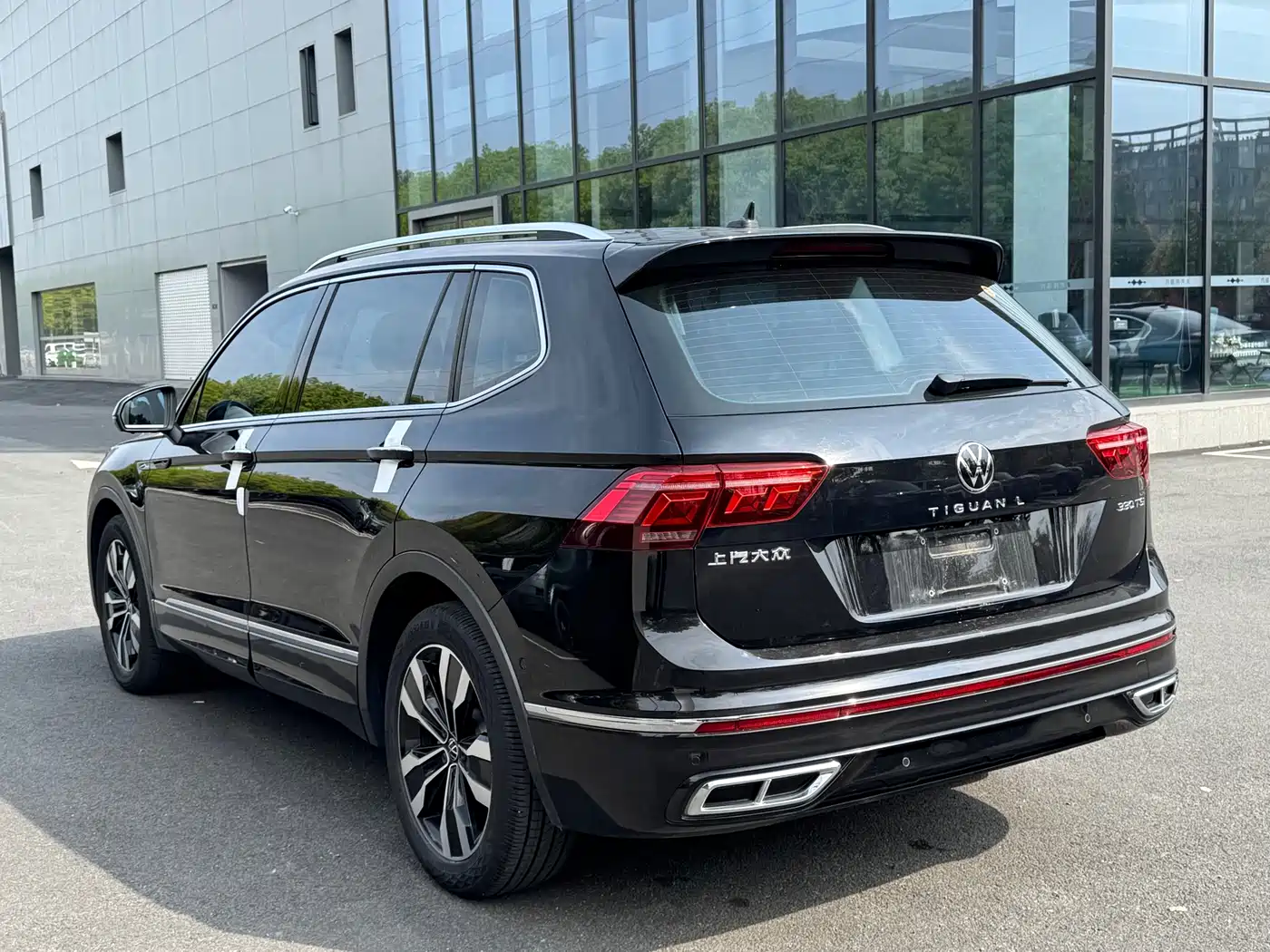 Volkswagen Tiguan L 2022 330TSI Auto 2WD R-Line Premium Edition фото 21