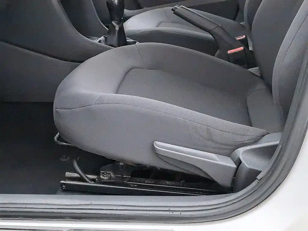 Volkswagen Santana 2013 1.6L Manual Trend Edition фото 20