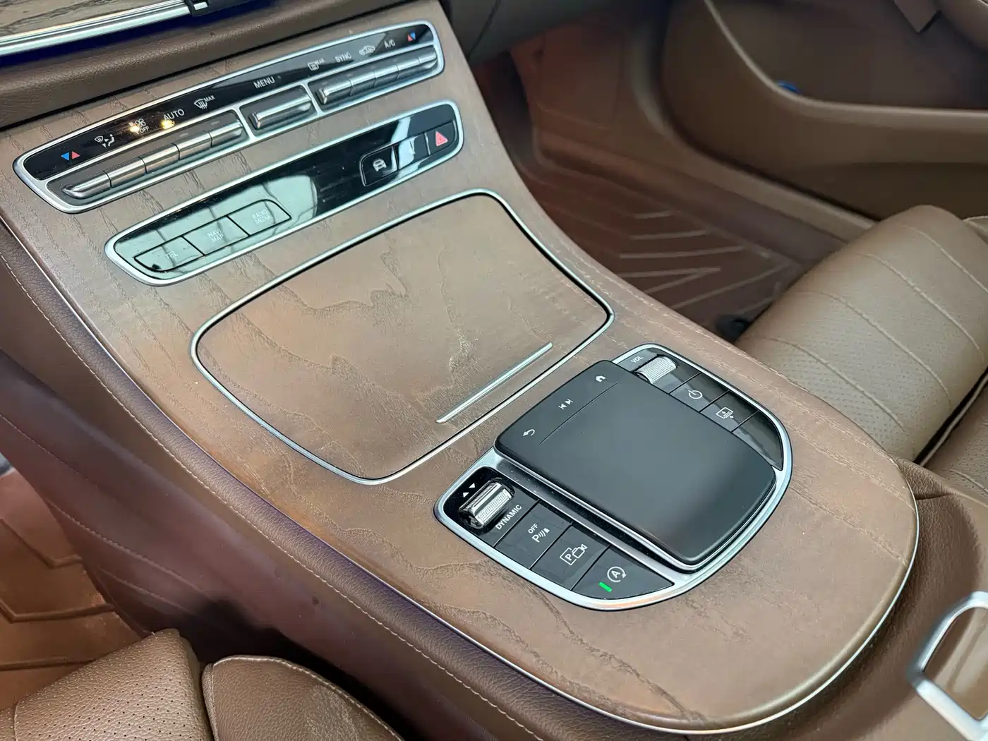 Mercedes-Benz E-Class 2022 Second Facelift E 300 L Luxury фото 11