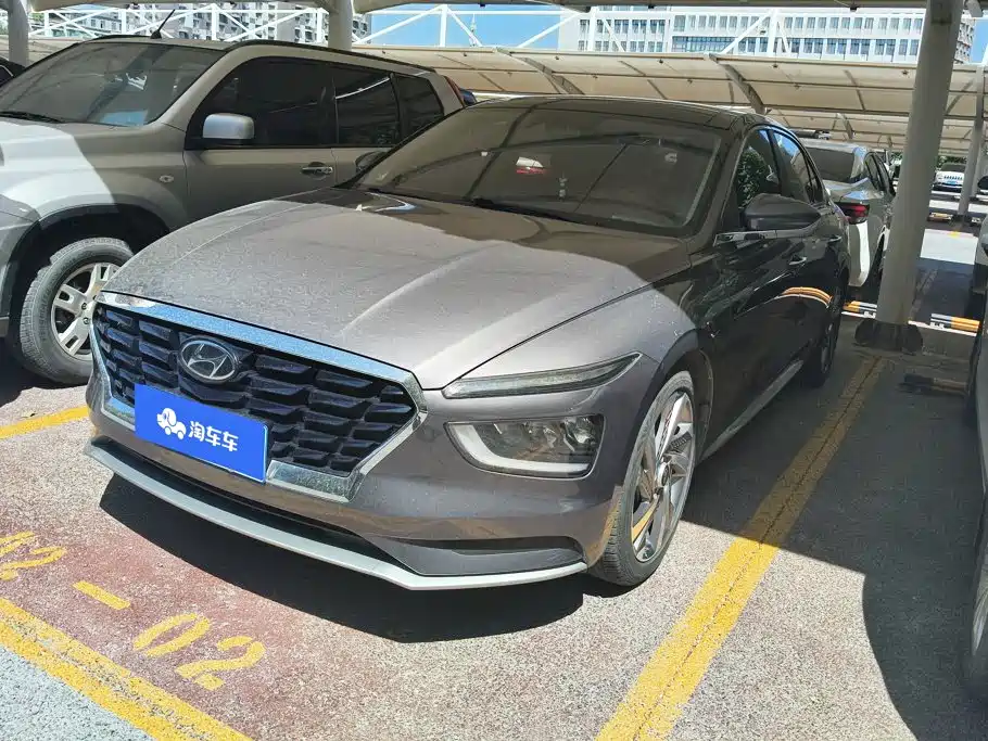 Hyundai Mistra 2021 1.8L CVT LUX Premium