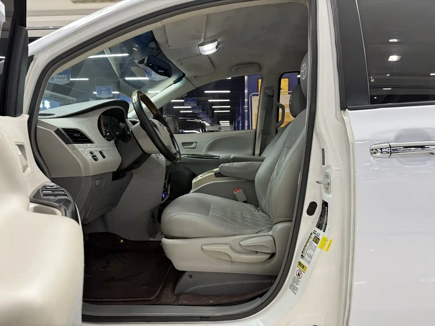 Toyota Sienna 2015 2015 3.5L 2WD LE