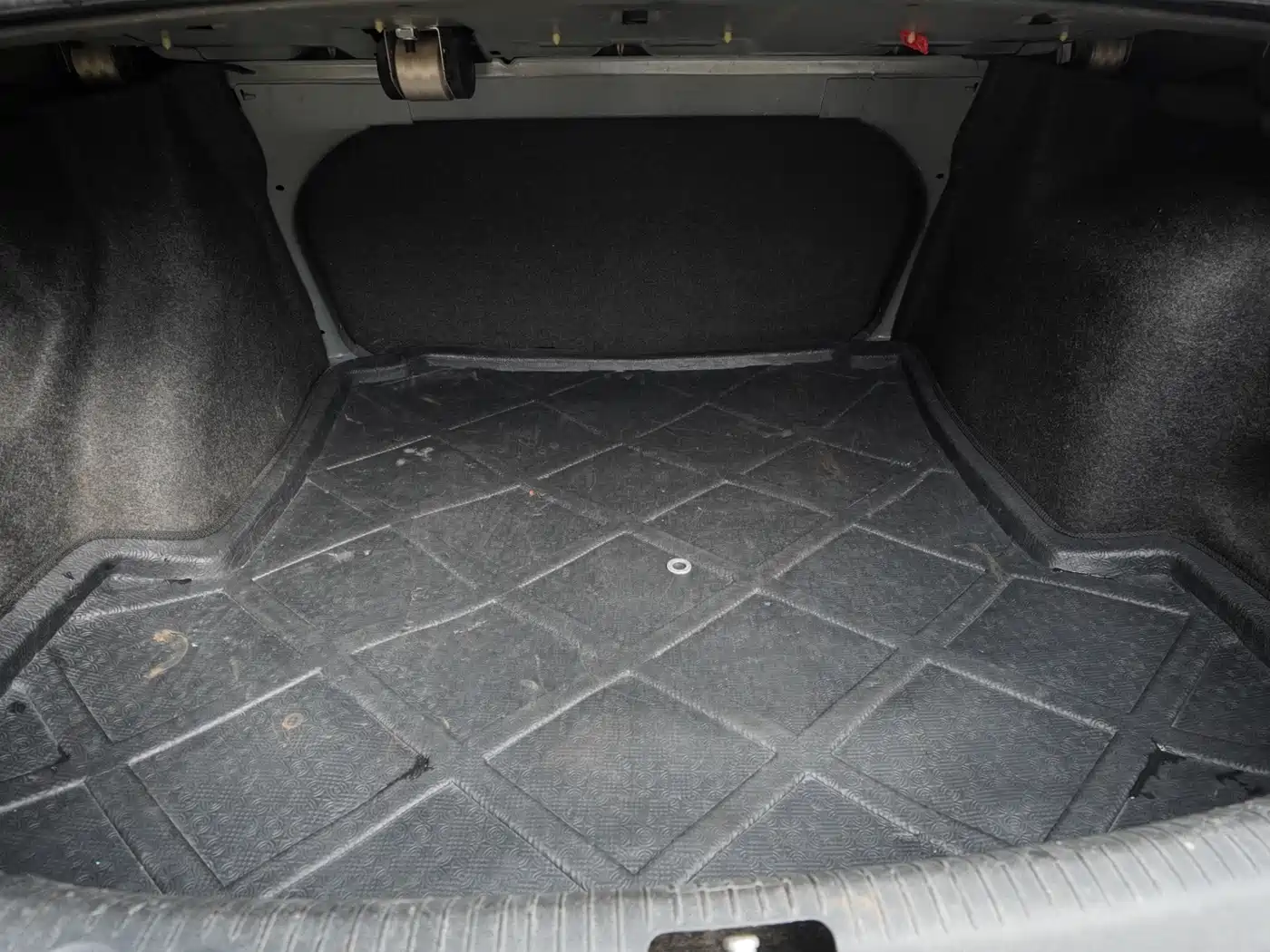 Volkswagen Lavida 2013 1.6L Manual Trend Edition фото 7