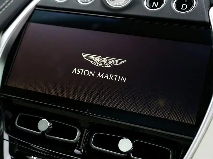 ASTON MARTIN DBX