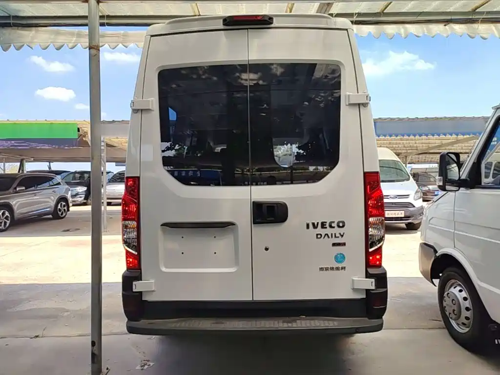 Iveco Daily 2022 2021 2.0T Manual Chaorui Short Wheelbase High Roof Manual Door F1A