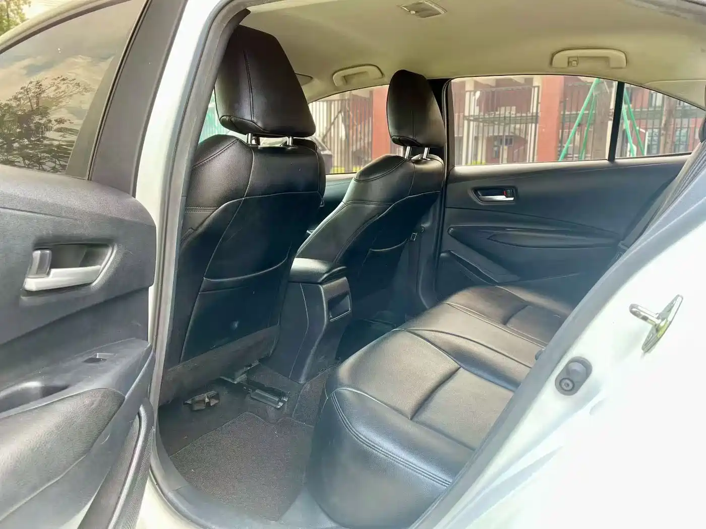 Toyota Corolla 2019 1.2T S-CVT GL Pioneer Edition фото 6