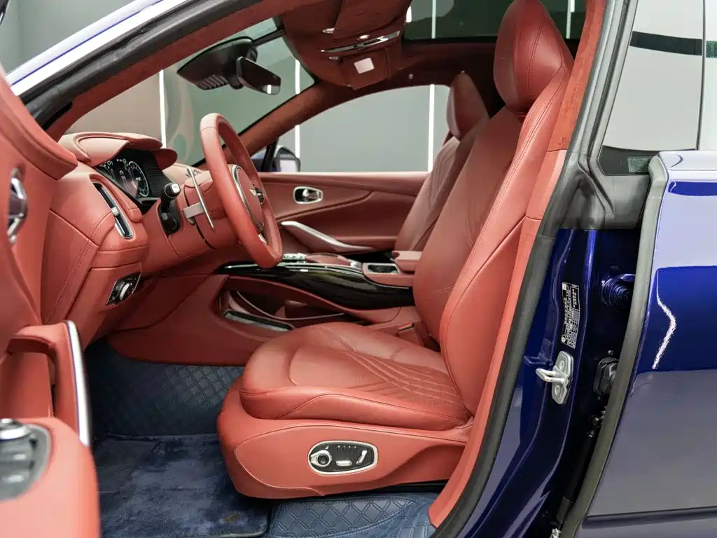Фото 8 - Aston Martin DBX