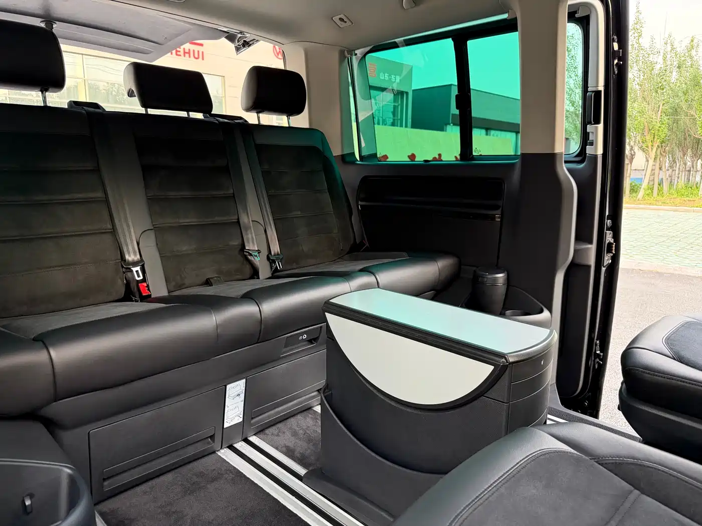 Volkswagen Multivan 2018 2.0TSI 4WD Premium Edition 7-Seater фото 18