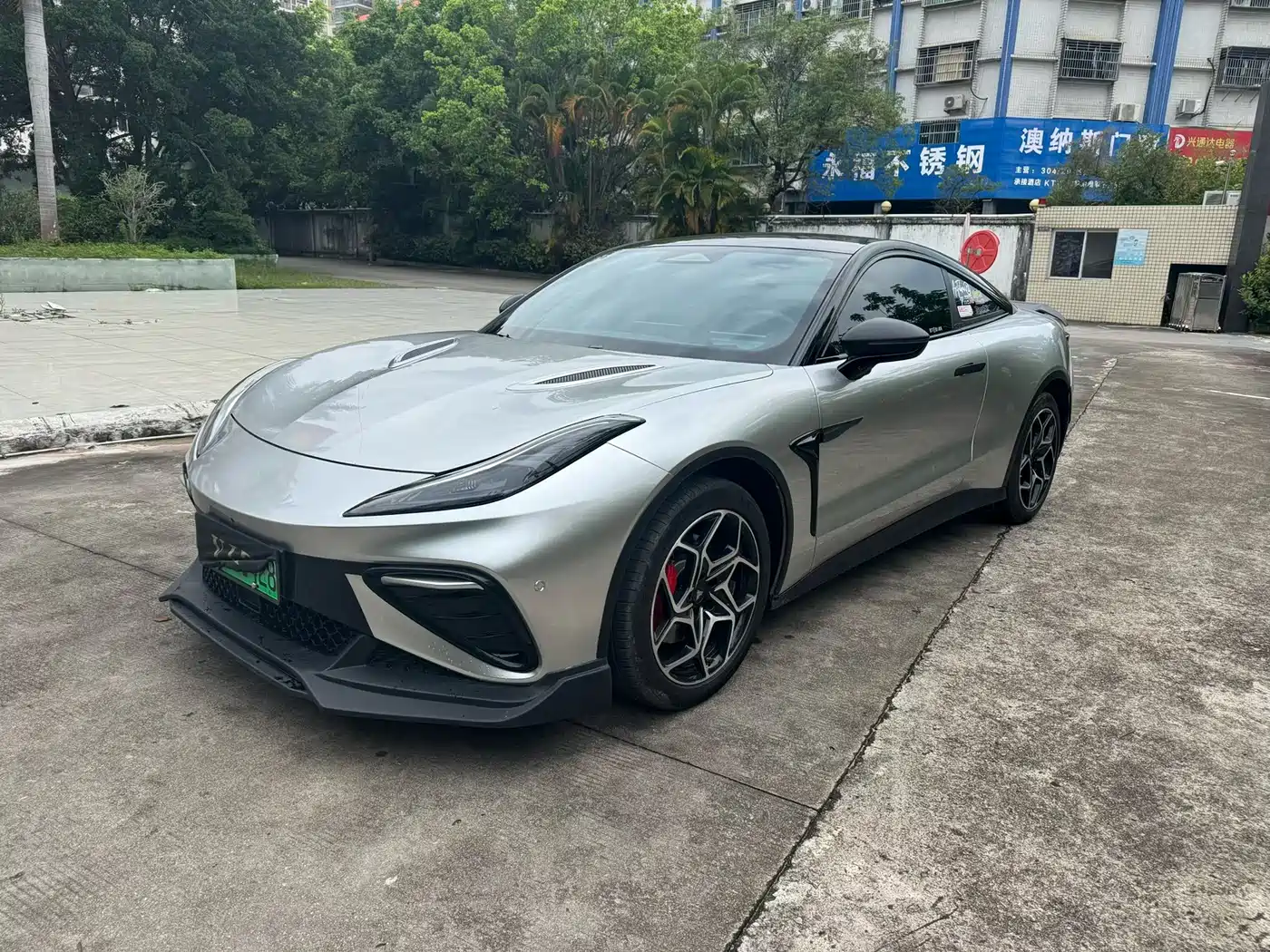 Nezha Auto Nezha GT 2023 580 AWD Sport Edition