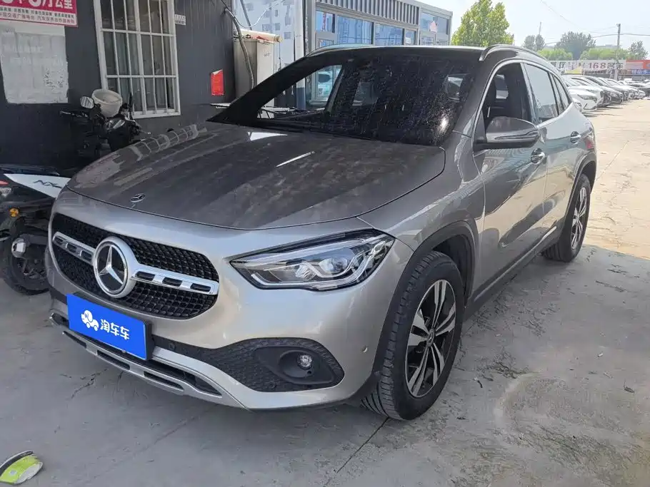 Автомобиль Mercedes-Benz GLA (2022)