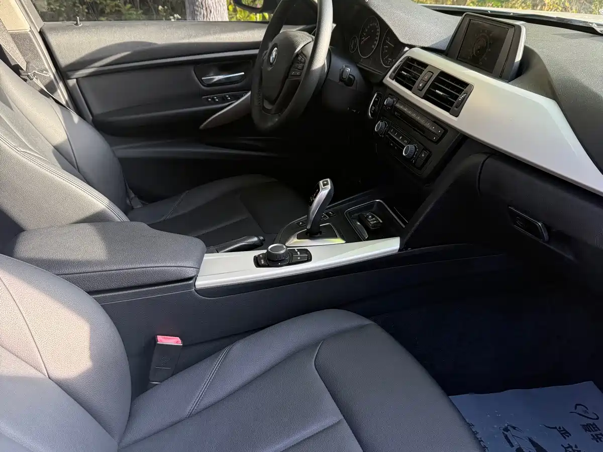 Photo 10 - BMW 3 Series