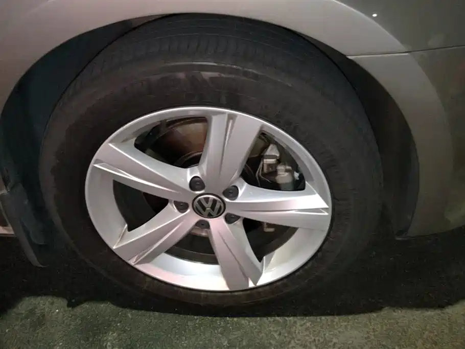 Volkswagen Passat 2015 1.8TSI DSG Prestige Edition фото 6
