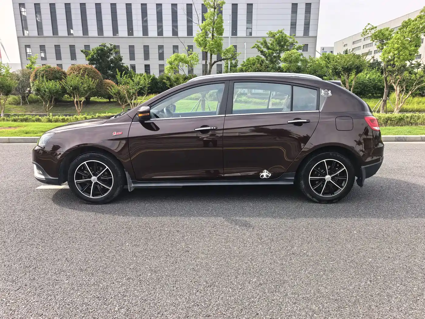 Фото 11 - Geely Emgrand