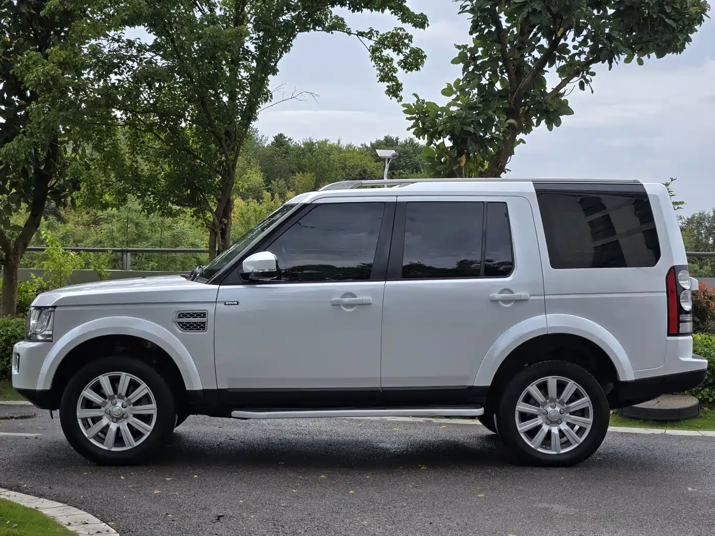 Land Rover Discovery 2015 3.0 SDV6 HSE Diesel фото 4