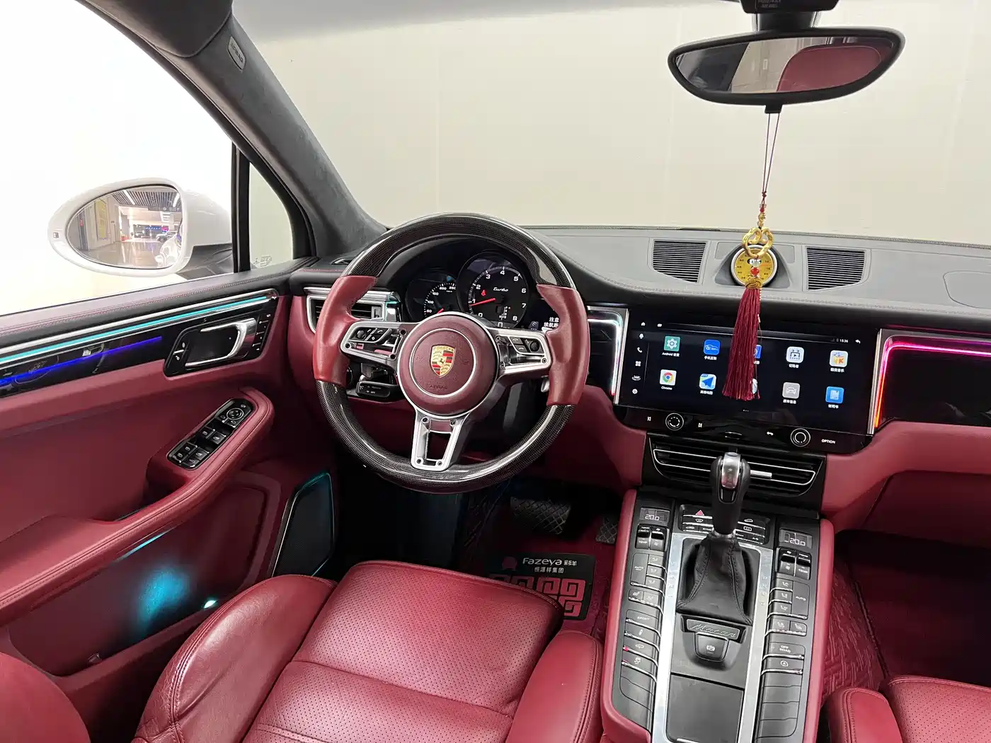 Porsche Macan 2014 Macan Turbo 3.6T фото 23