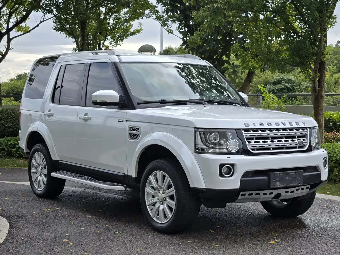 Land Rover Discovery 2015 3.0 SDV6 HSE Diesel фото 3