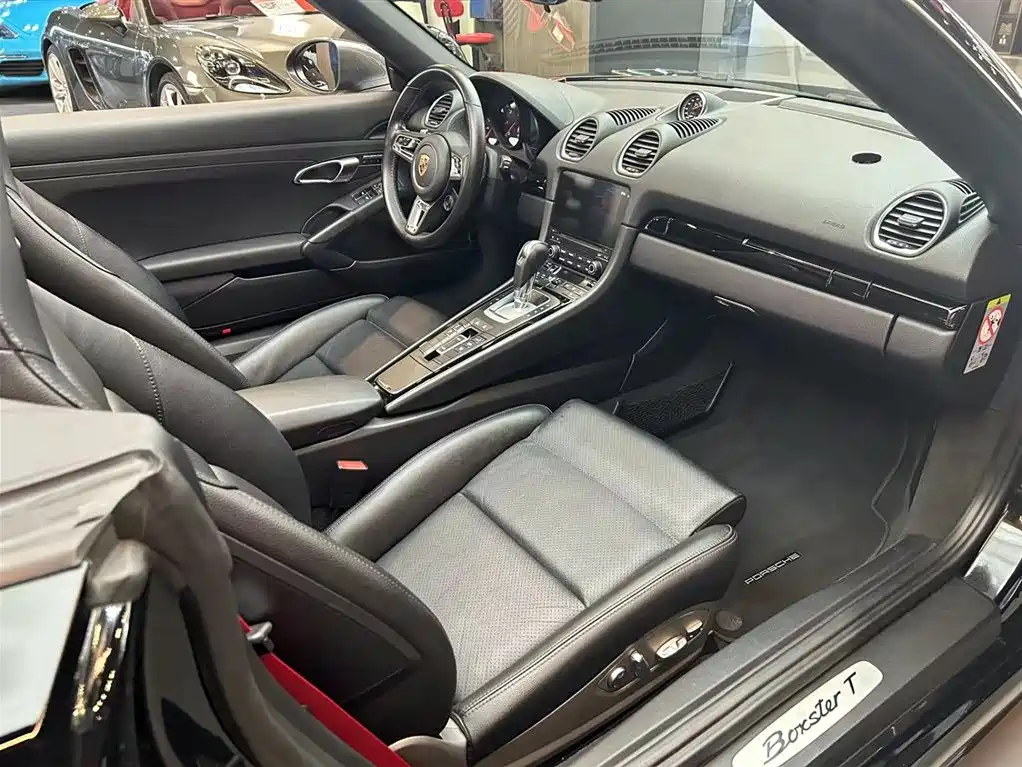 Porsche 718 2019 Boxster T 2.0T фото 11