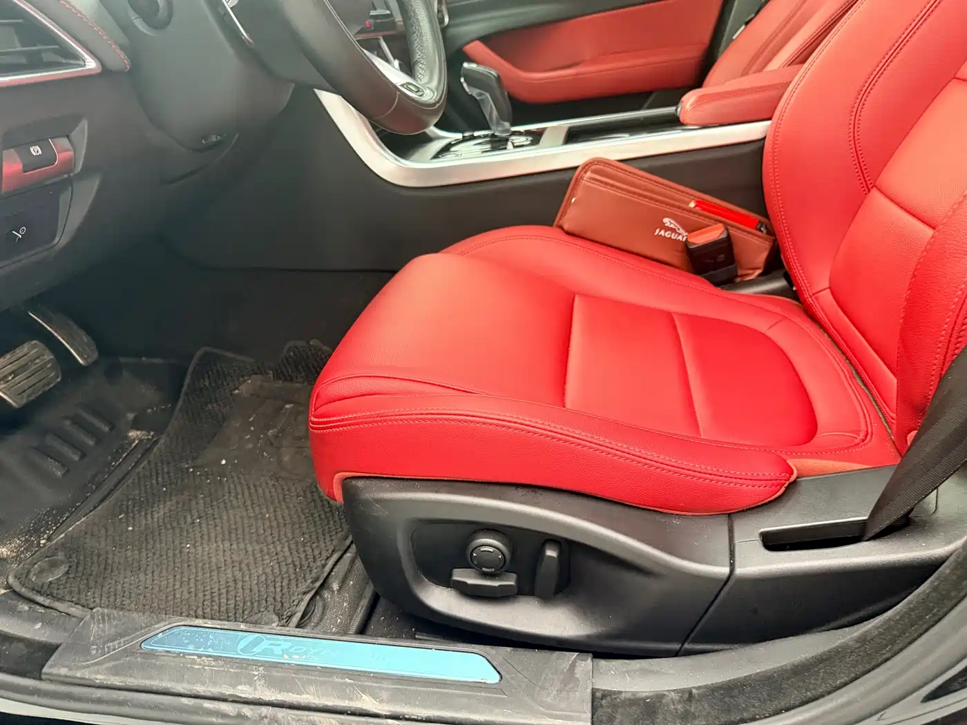 Jaguar XEL 2024 2024 Model 2.0T 250PS R-DYNAMIC S Gloss Black Sport Edition