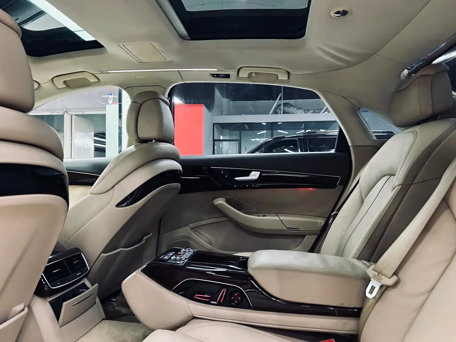 Фото 22 - Audi A8