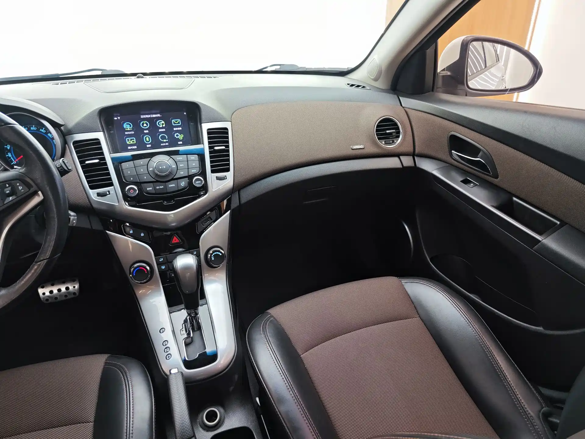 Фото 12 - Chevrolet Cruze