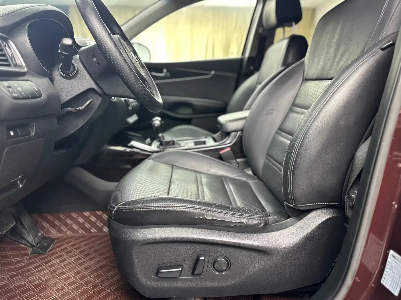 Kia Sorento 2015 2015 Sorento L 2.4L Gasoline 4WD Elite 7-Seater China V