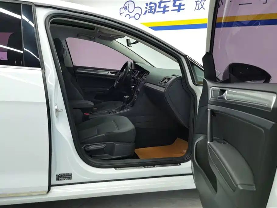 Volkswagen Golf 2018 230TSI Automatic Comfort фото 8