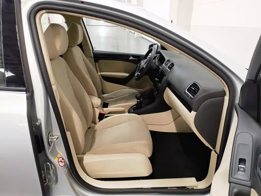 Фото 23 - Volkswagen Golf