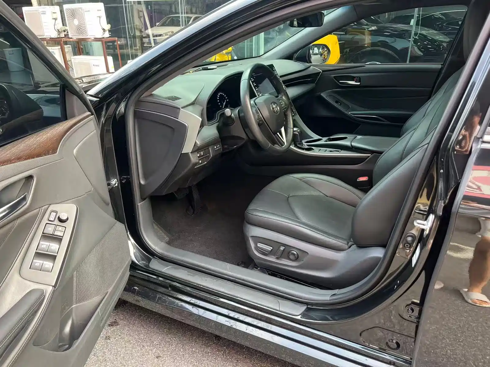 Фото 7 - Toyota Avalon