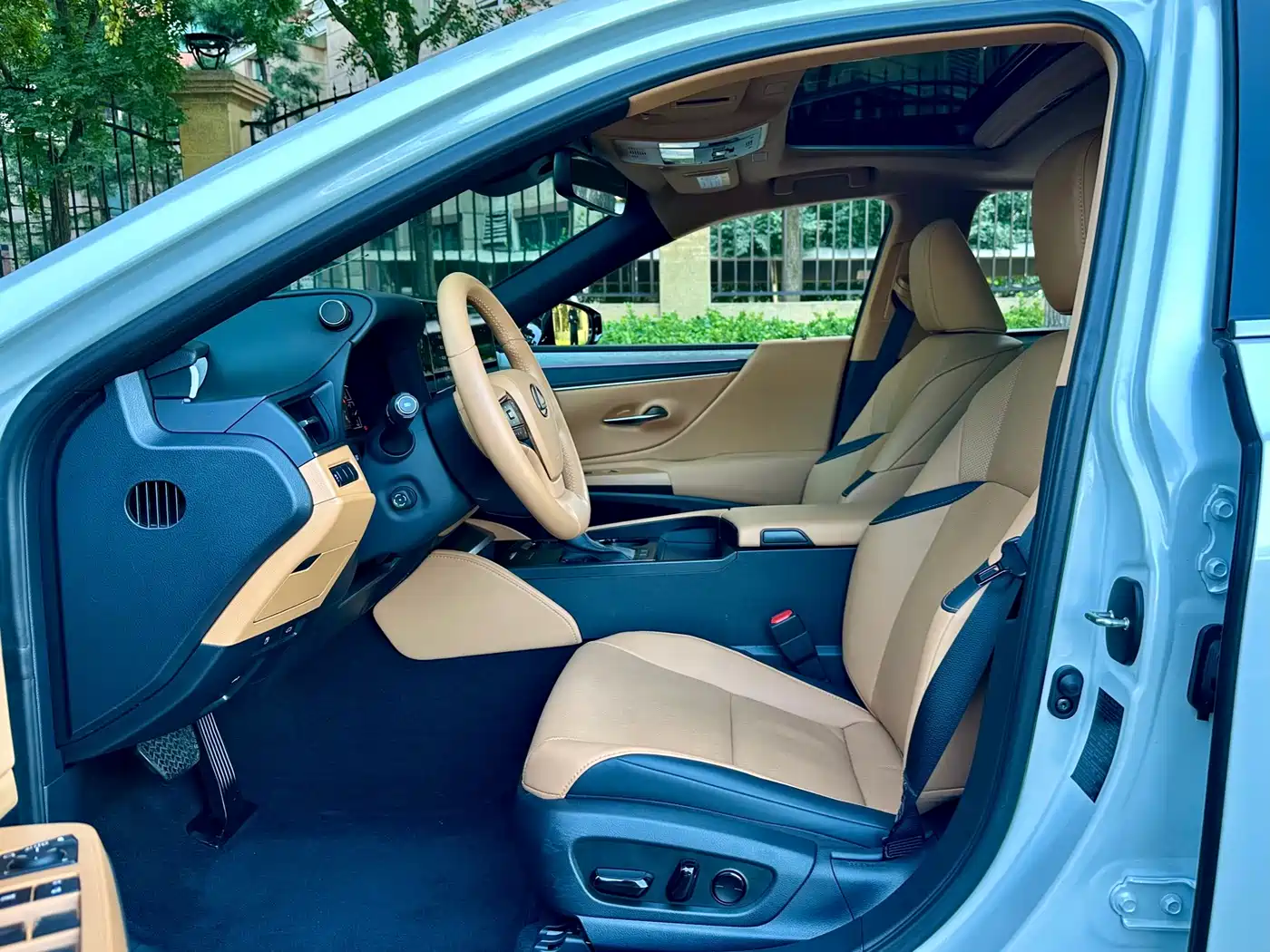 Lexus ES 2025 2025 200 Ultimate Edition
