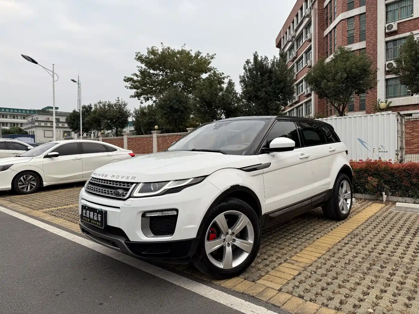 Land Rover Range Rover Evoque 2017 2.0T SE Smart Shine Edition