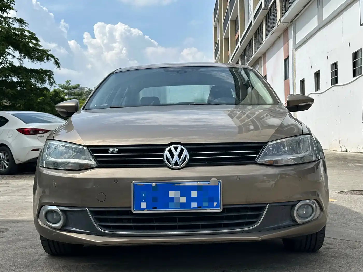 Photo 2 - Volkswagen Sagitar