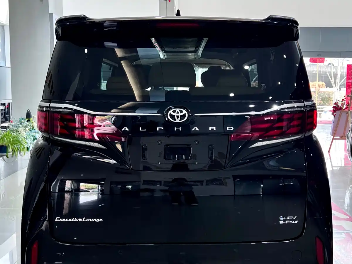 Toyota Alphard 2024 Hybrid 2.5L Ultimate Enjoyment Edition фото 16
