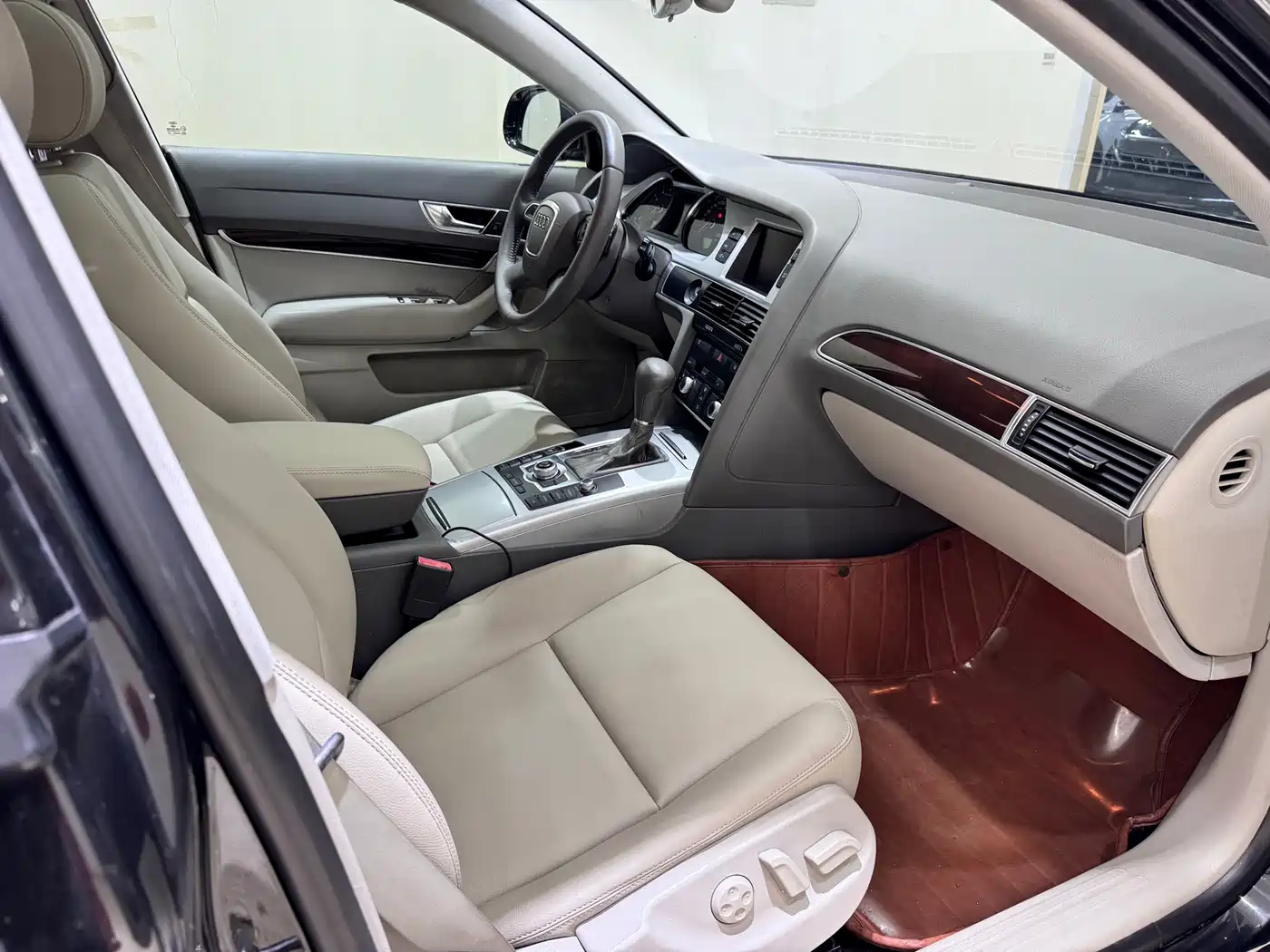 Audi A6L 2011 2.0 TFSI Automatic Comfort фото 7