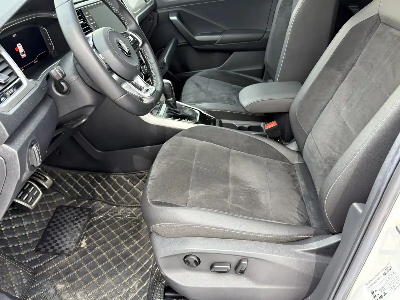 VOLKSWAGEN T ROC EXPLORING SONGS