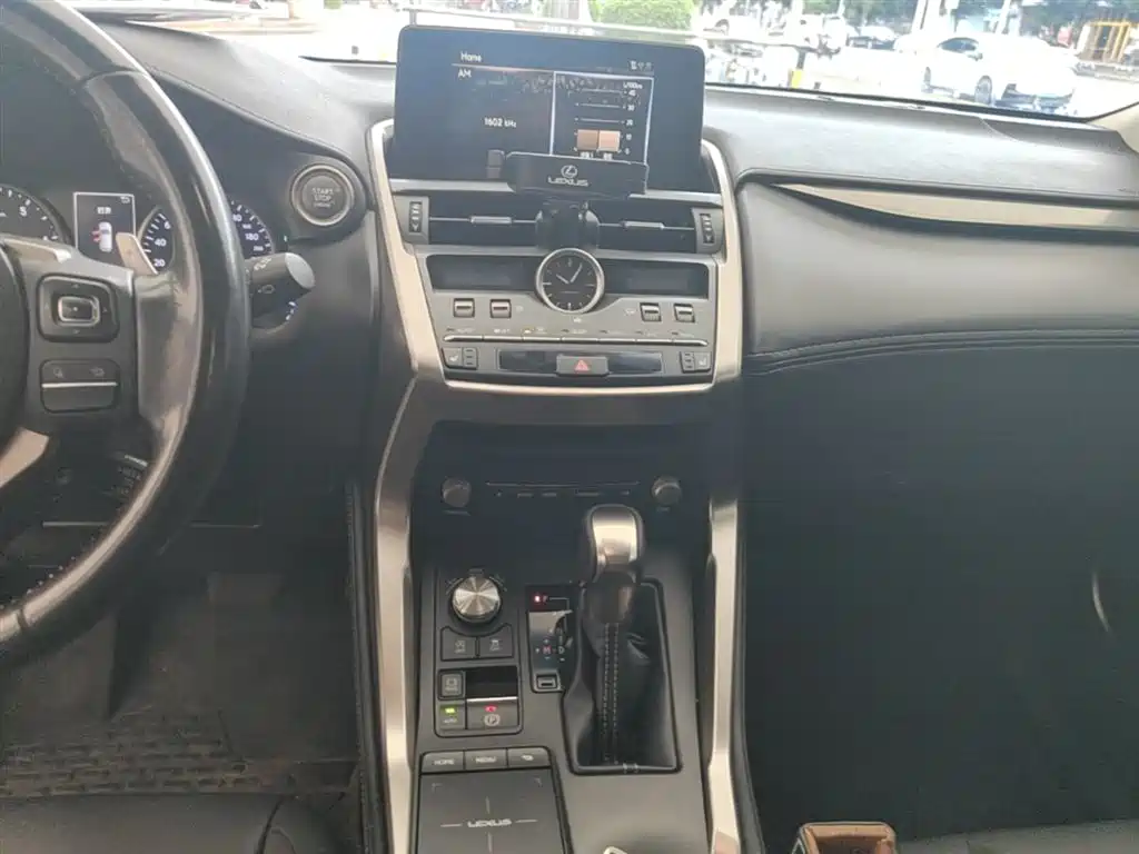 Lexus NX 2017 300 FWD Sharp Edition фото 13