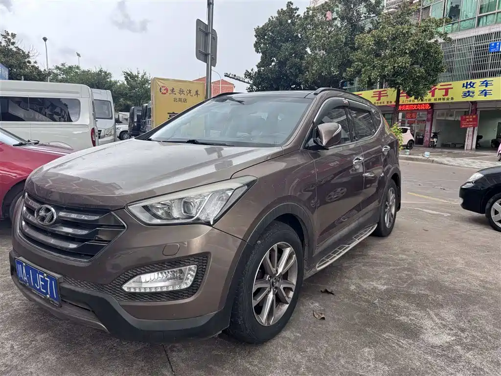 Фото 1 - Hyundai Santa Fe