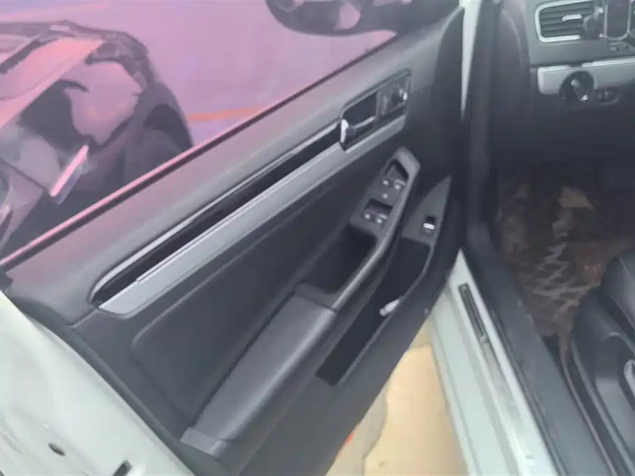 Volkswagen Sagitar 2017 280TSI Automatic R-Line фото 7