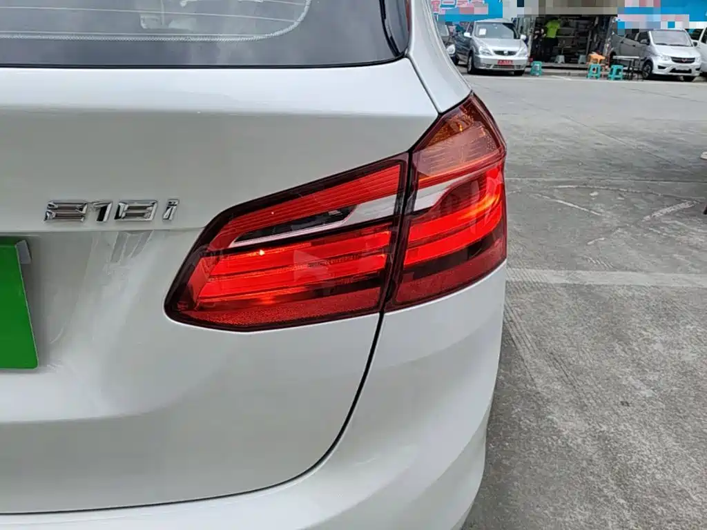 Фото 8 - BMW 2 Series Touring