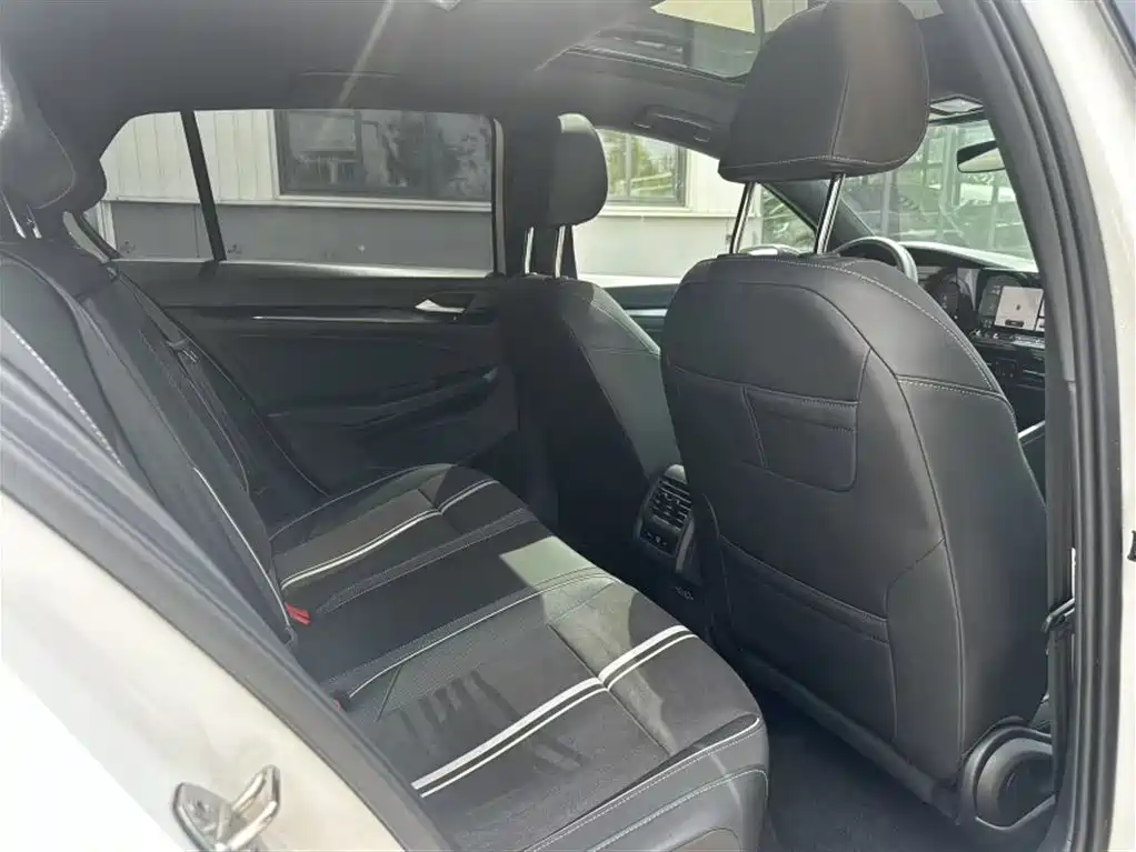 Volkswagen Golf 2023 Facelift 280TSI DSG Pro фото 13