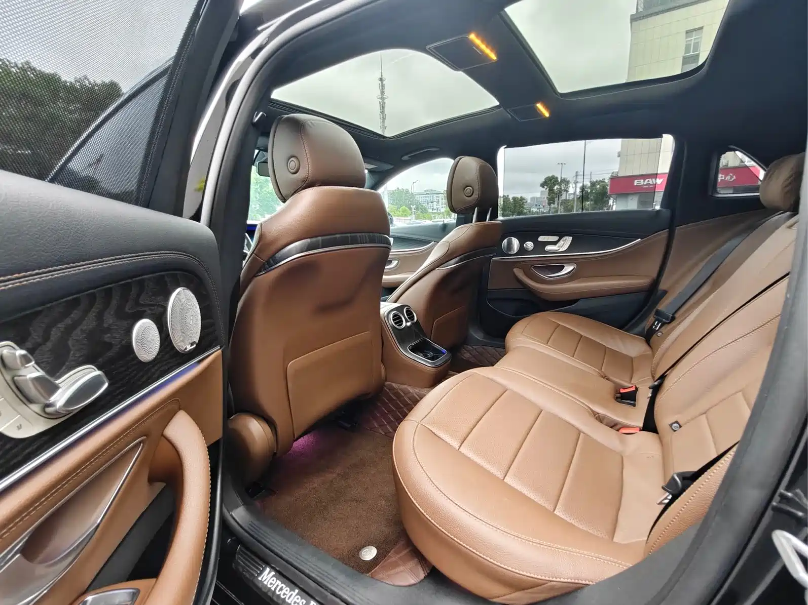 صورة 8 - Mercedes-Benz E-Class