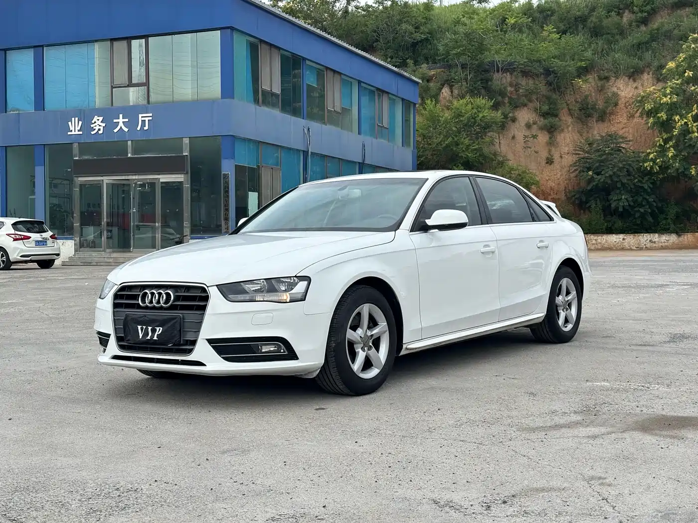 Photo 1 - Audi A4L