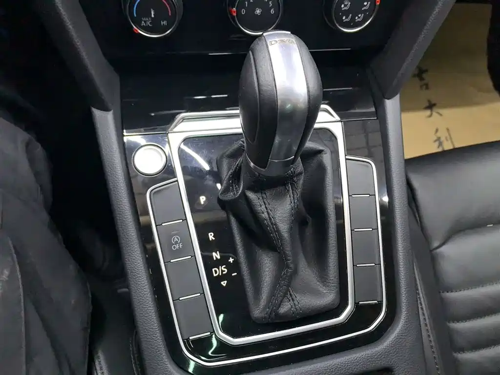 Volkswagen Magotan 2018 330TSI DSG Leading фото 13
