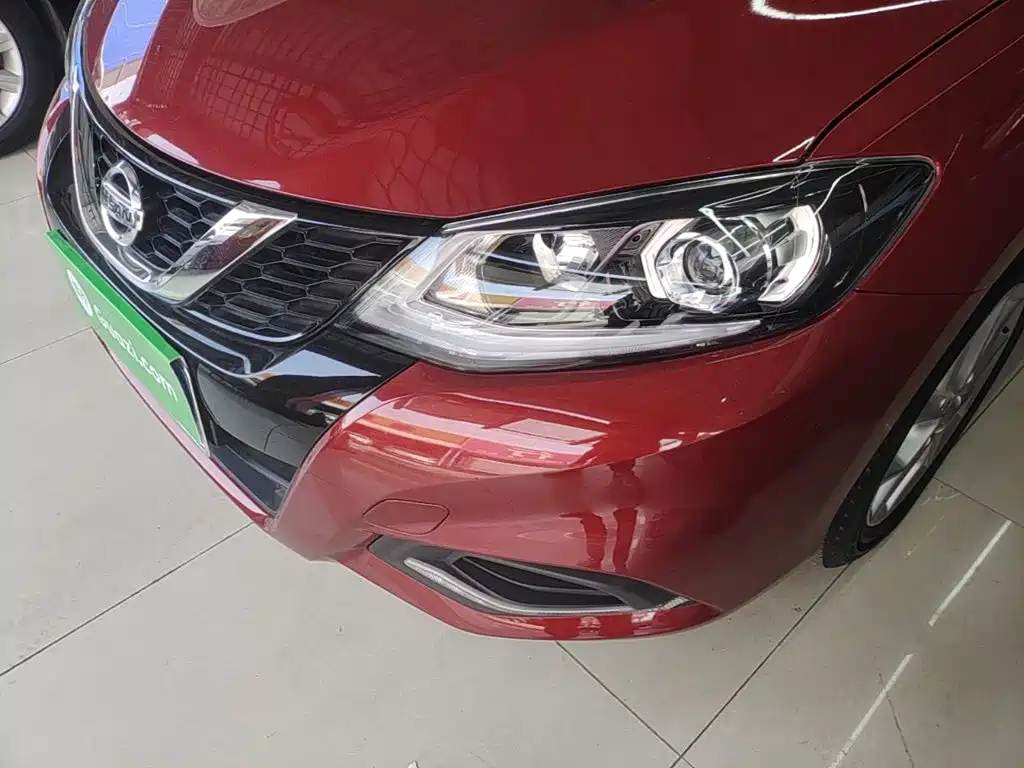 Фото 24 - Nissan Tiida