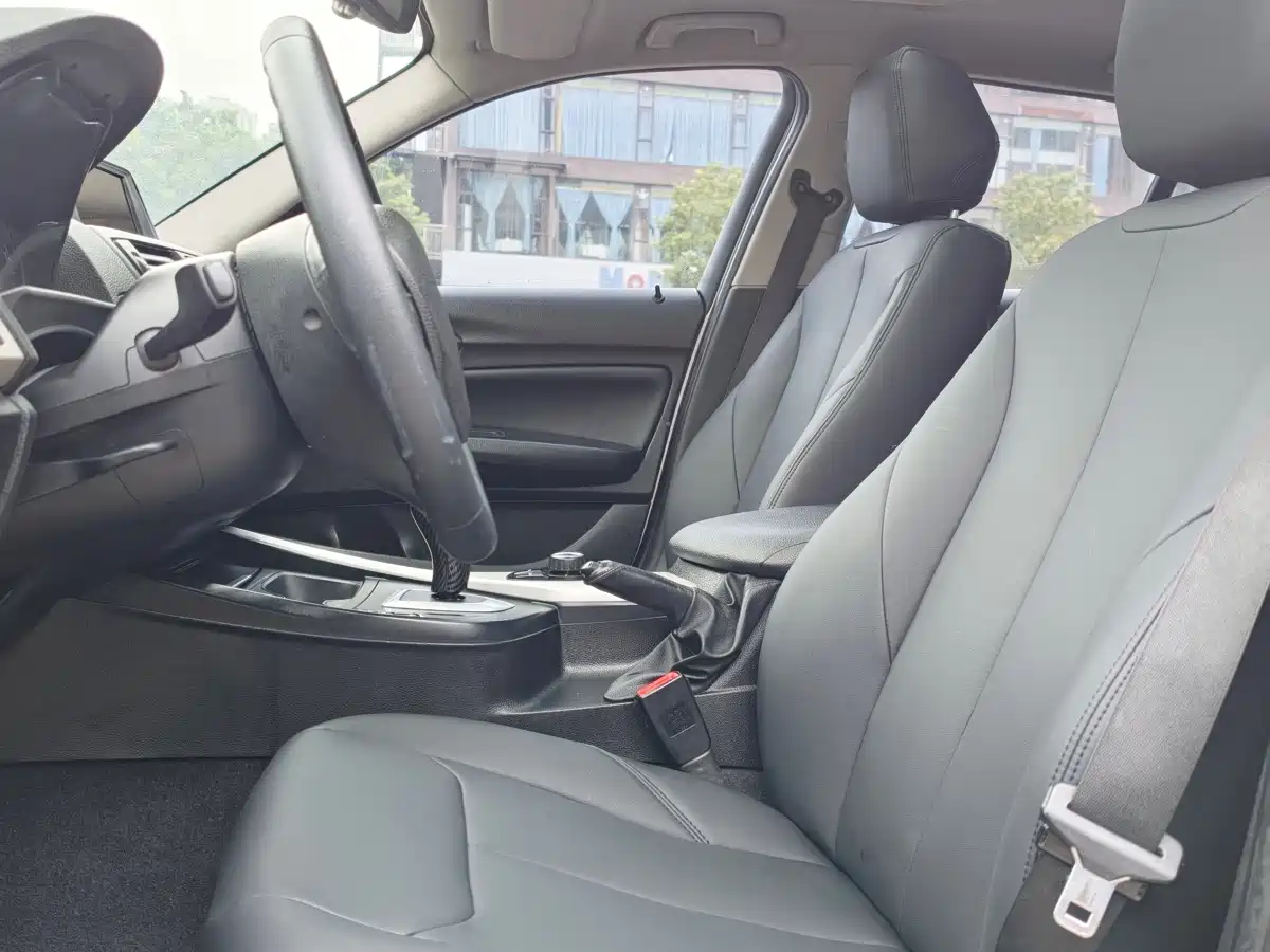 BMW 1 Series (Import) 2013 Facelift 118i Leading Model фото 4