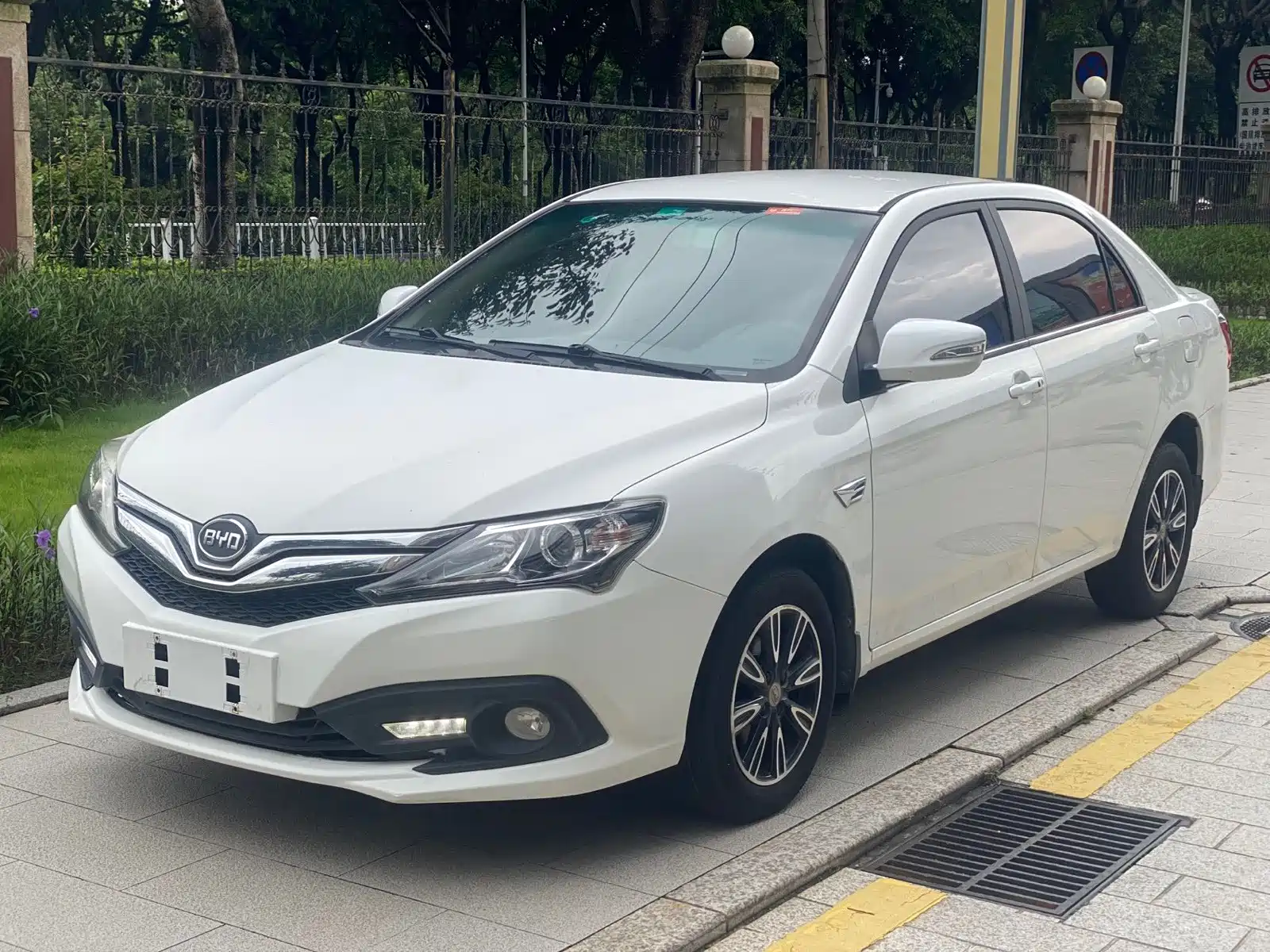 Фото 1 - BYD F3