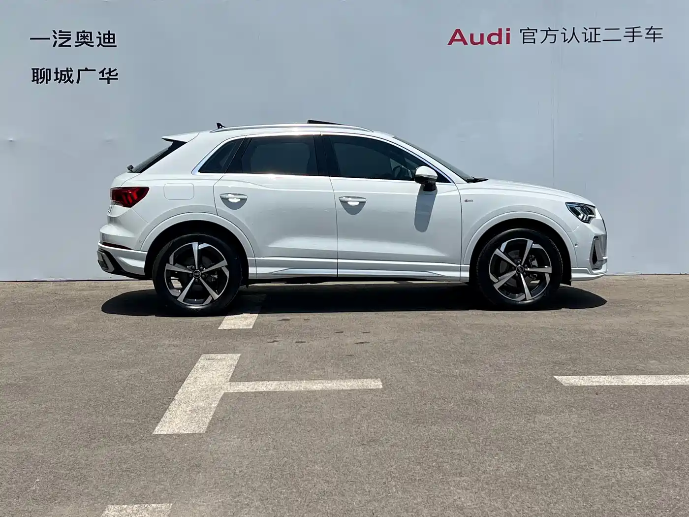 AUDI Q3
