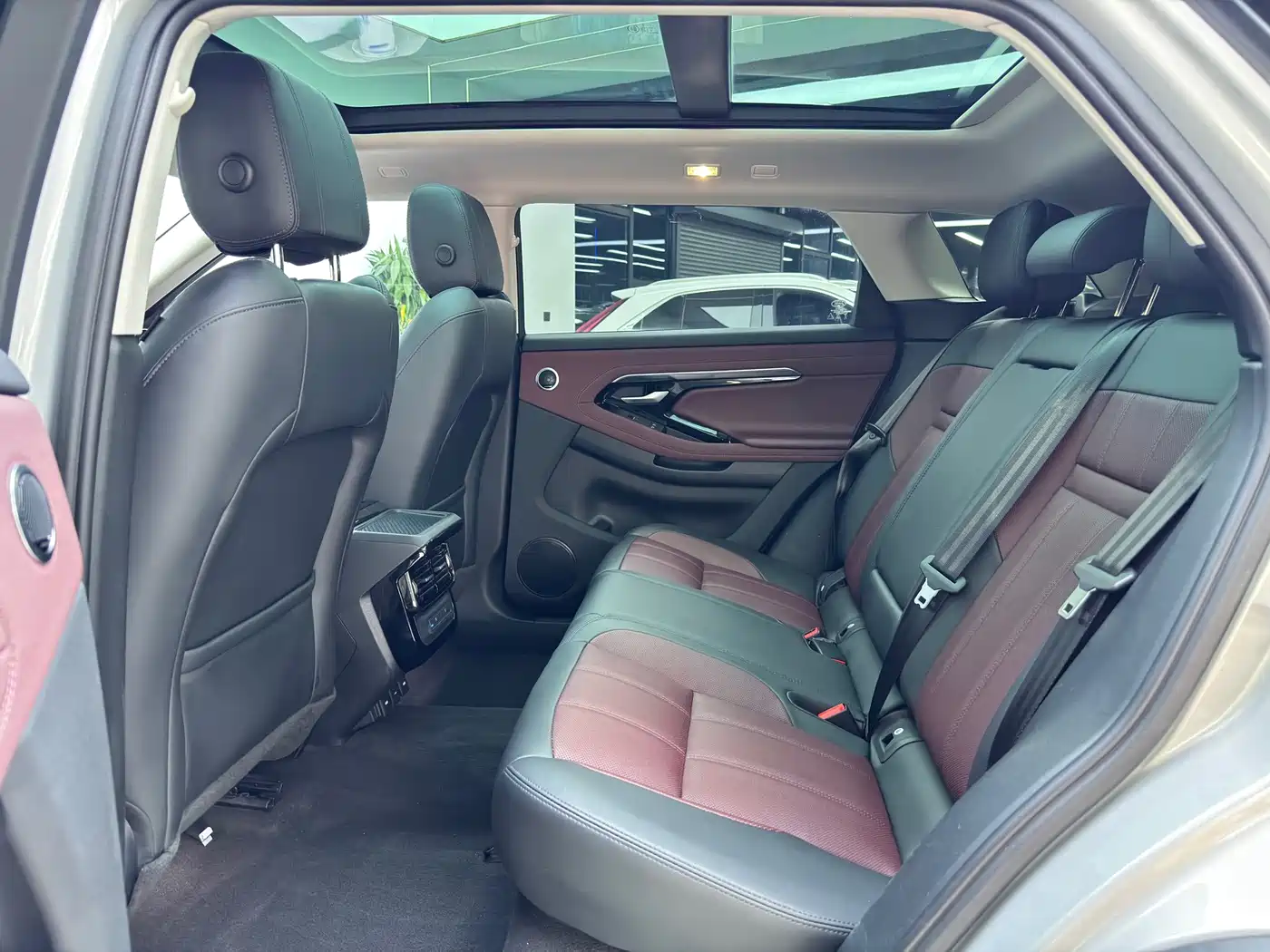 Land Rover Range Rover Evoque 2023 2022 Range Rover Evoque L 249PS R-Dynamic Luxury Edition