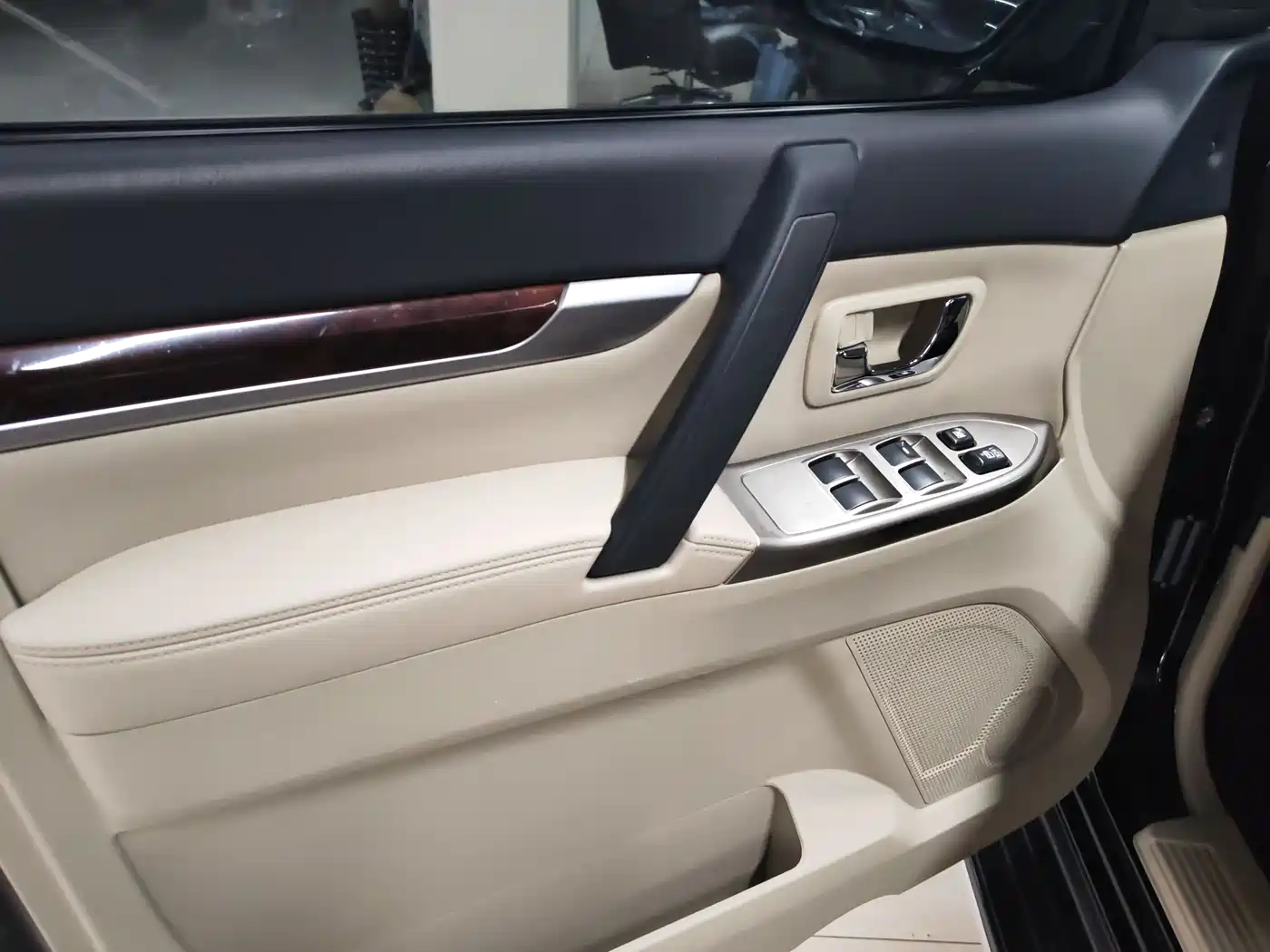 Mitsubishi Pajero (Import) 2020 3.0L Automatic Premium Edition фото 5